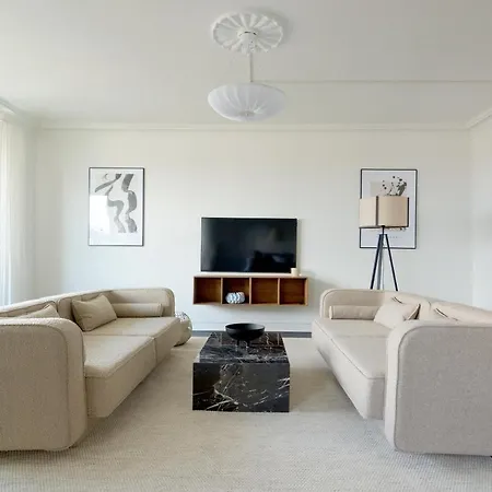 Apartment Beautiful 3 Bedroom Near Shopping & Metro *