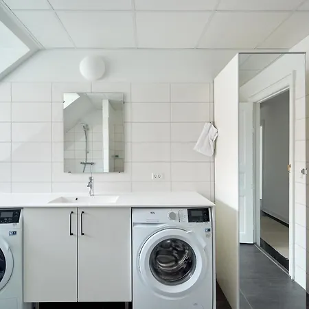 Apartment Beautiful 3 Bedroom Near Shopping & Metro