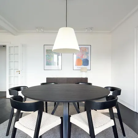 Apartment Beautiful 3 Bedroom Near Shopping & Metro *