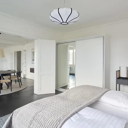Beautiful 3 Bedroom Near Shopping & Metro * Kopenhagen